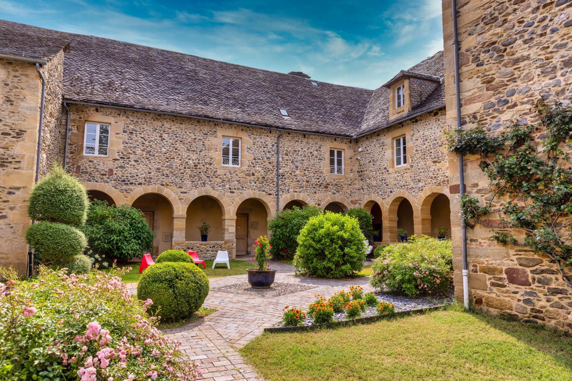 Chateau De La Falque, The Originals Relais Saint Geniez d'Olt Bagian luar foto