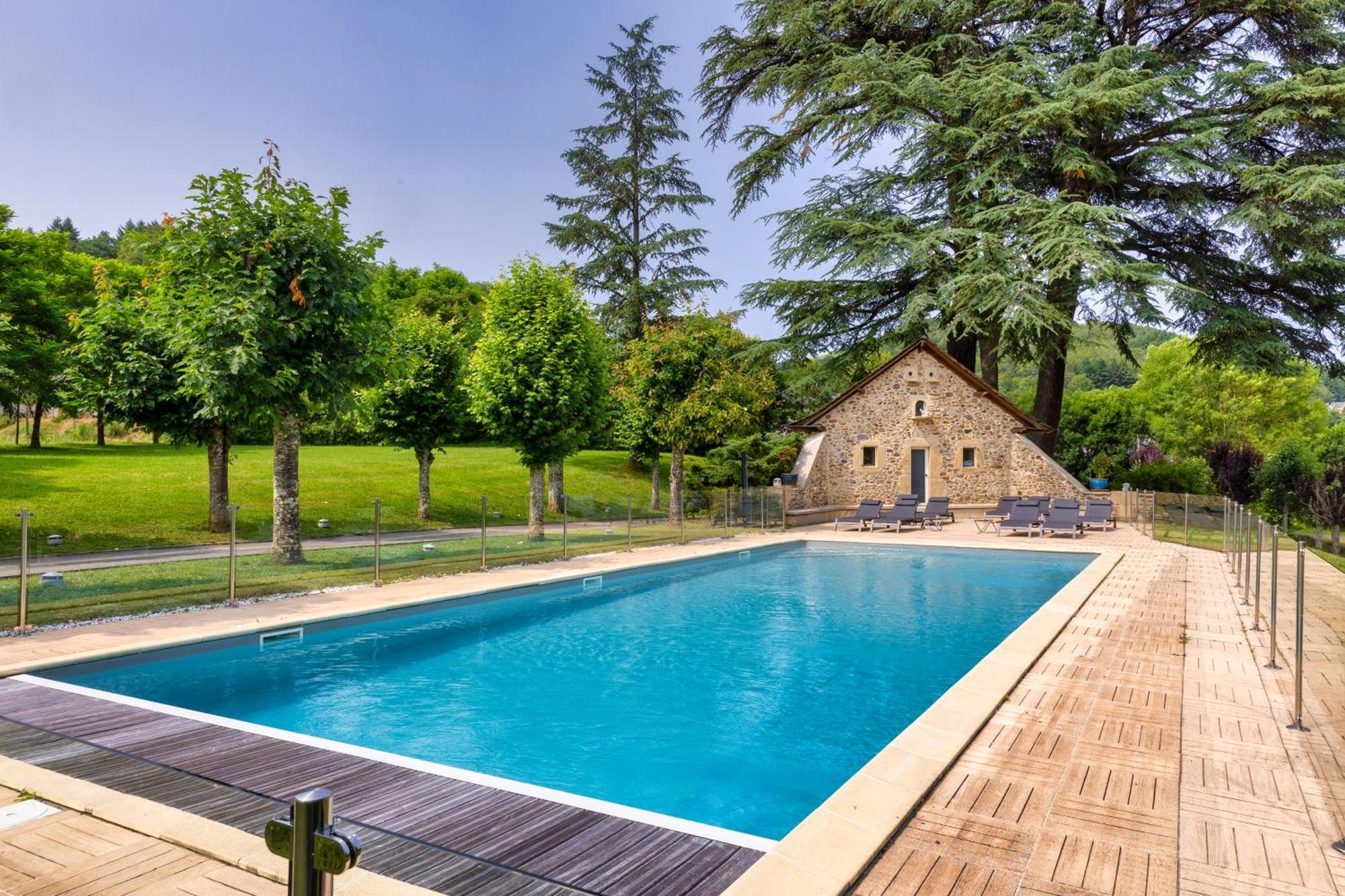 Chateau De La Falque, The Originals Relais Saint Geniez d'Olt Bagian luar foto